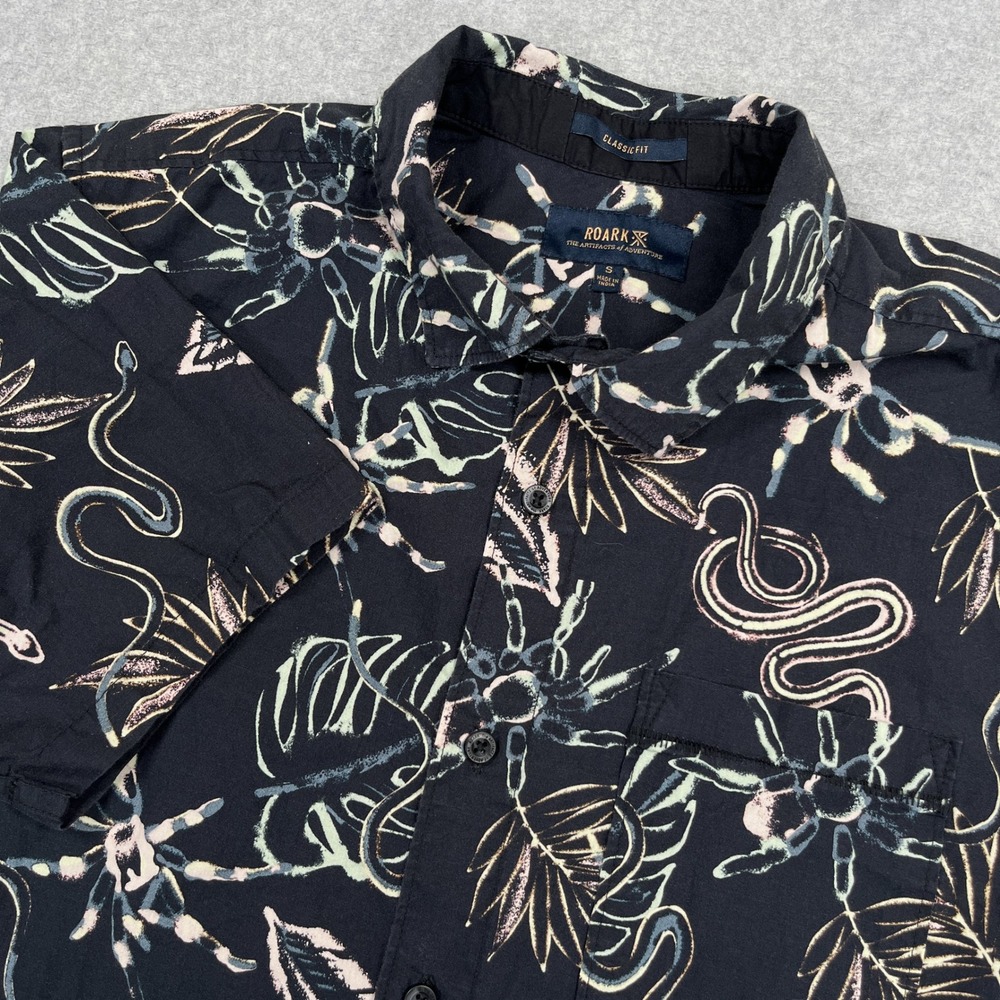 Roark Button Up Shirt Mens Small Black Tropakill Spiders Snakes Short Sleeve